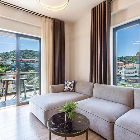 Ama's 1br Ap 3 - Parking, Kitchen&sea View
