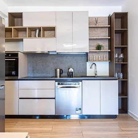 Ama's 1br Ap 3 - Parking, Kitchen & Sea View *