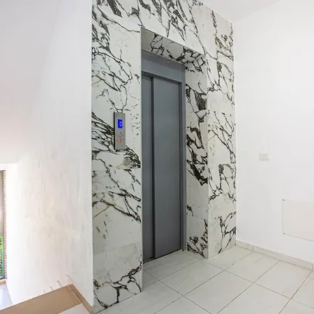 Ama's 1br Ap 3 - Parking, Kitchen&sea View Apartment *