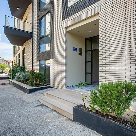 Ama's 1br Ap 3 - Parking, Kitchen&sea View