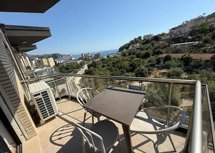 Ama's 1br Ap 3 - Parking, Kitchen & Sea View Apartmán